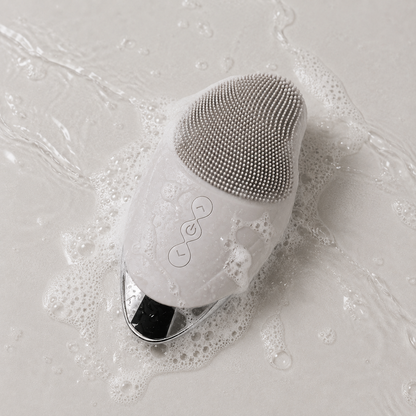 MYUSE™ SONIQ Cleansing Brush